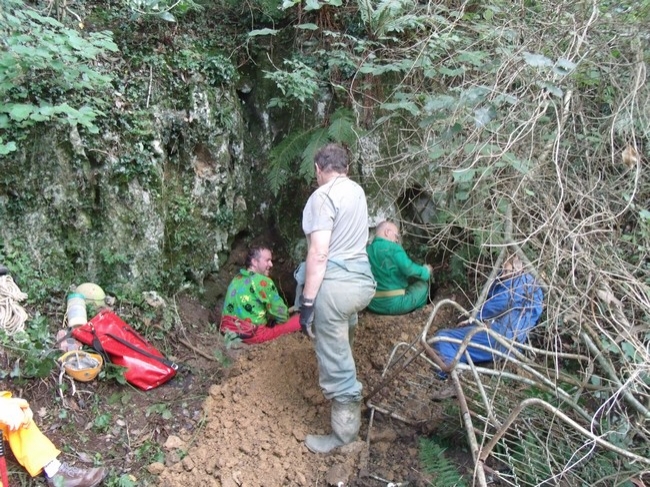 3577 Digging progressing