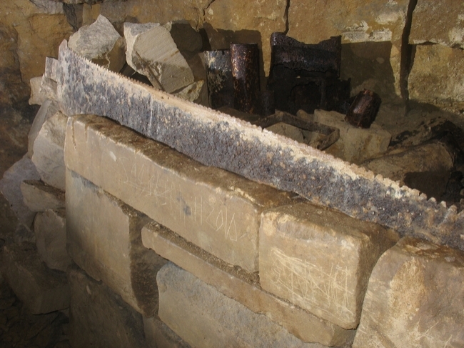 Saw sharpening bench with frigbob in place