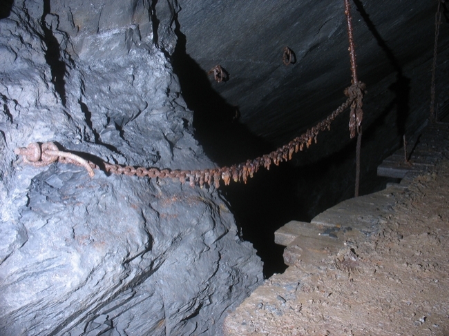 Rust formations on a chain