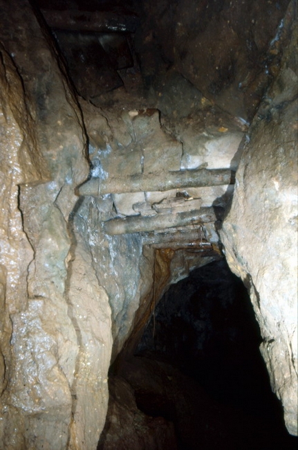 Timbering in the main passage