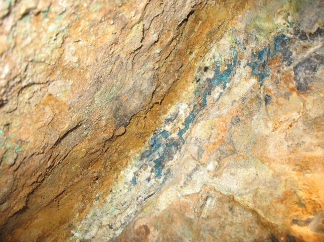 The vein on the fault under the concrete capping