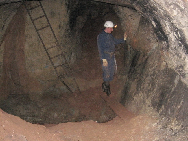 Above the Hough Level at the junction where there were entrances from the Brynlow field.