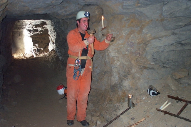 Demonstrating rock drilling