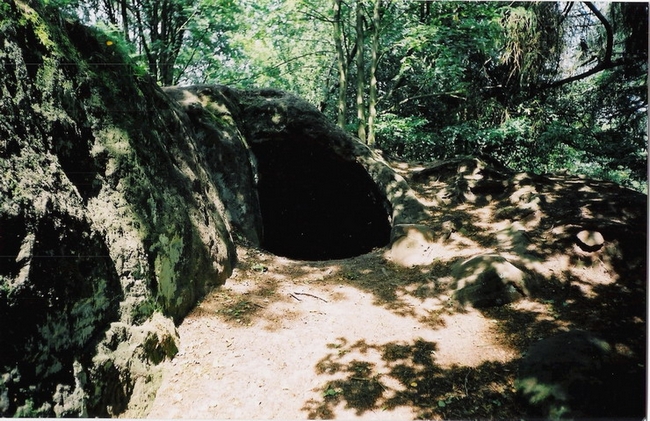 Saddlebole - top entrance - a strange feature