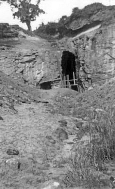 Earlier picture, may be 1940s