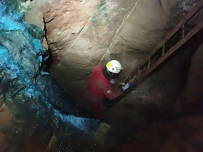 Engine Vein - climbing Blue Shaft Engine Vein - climbing Blue Shaft